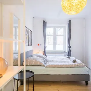 Spacious 2 Bedroom Close To Stadtpark Apartment Hamburg